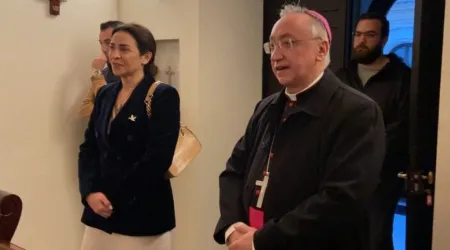 Mons. José Rico, Obispo de Asidonia-Jeréz junto a la pregonera de la Semana Santa 2024 Eulalia Prieto.