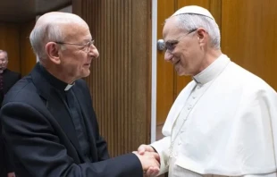 Mons. Fernando Ocáriz, Prelado del Opus Dei; y el Papa León XIV en el Vaticano. Crédito: Vatican Media.