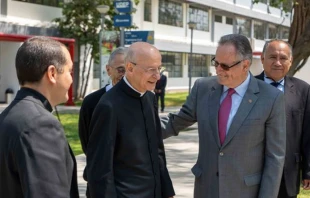 Mons. Fernando Ocáriz, Prelado del Opus Dei en su visita a la UDEP en Piura, norte del Perú. Crédito: Opus Dei.