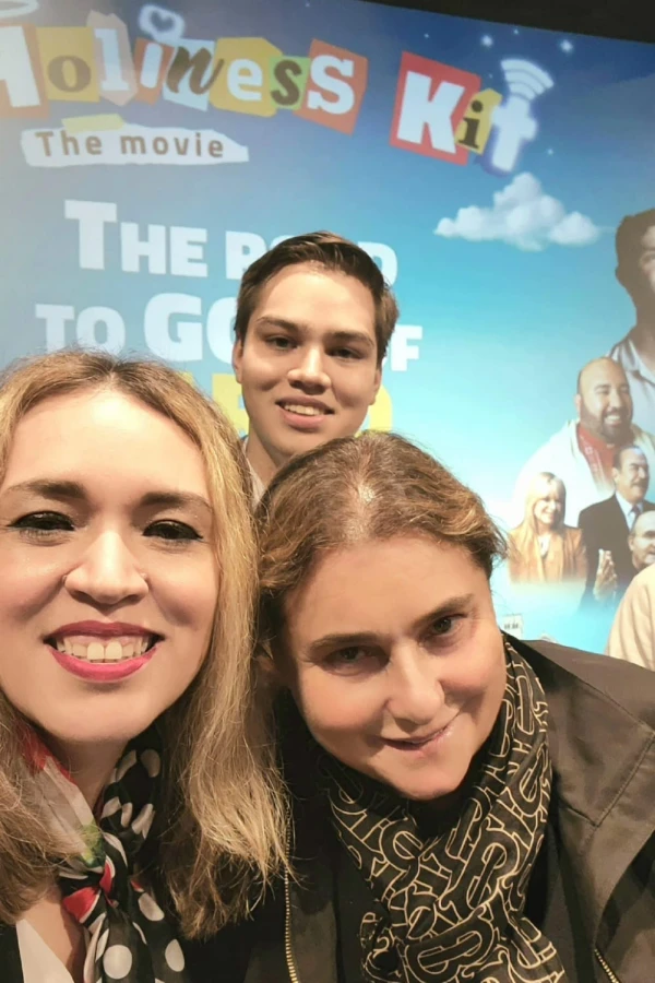 Gaby Jácoba, productora y guionista de "Kit de Santidad"; Antonia Salzano, madre de Carlo Acutis; y Pablo Casso, director de "Kit de Santidad". Crédito: Cortesía / Festival Internacional de Cine Católico.