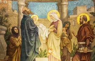 Simeón y Ana contemplando al Niño Jesús Crédito: DyziO - Shutterstock