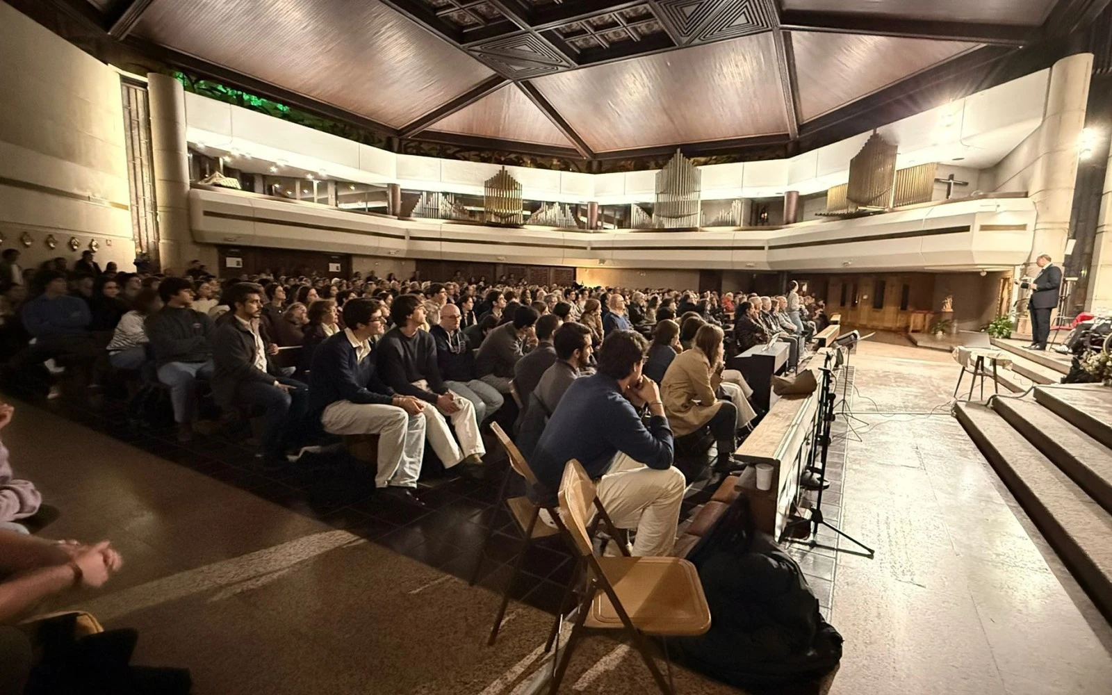 Cerca de medio millar de personas acudieron a la presentación del segundo libro de José Carlos González-Hurtado en Madrid. Crédito: Cedida por J.C. González-Hurtado.