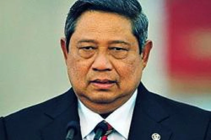 Presidente de Indonesia "duerme" cuando musulmanes atacan iglesias cristianas