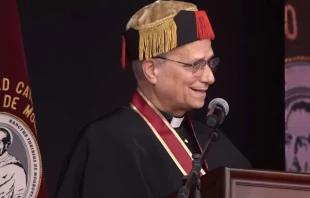El Papa León XIV cuando recibió el doctorado honoris causa de la USAT en Chiclayo, Perú, el 16 de noviembre de 2023. Crédito: USAT.