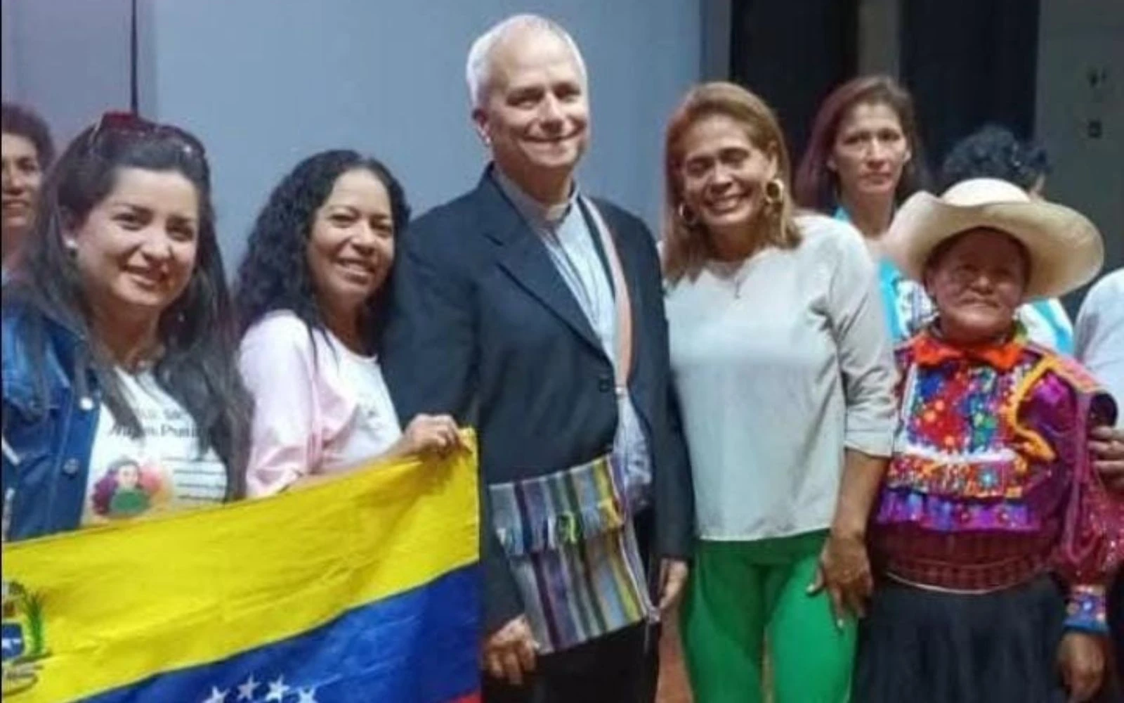 Mons. Prevost con uun grupo de inmigrantes venezolanos en Chiclayo?w=200&h=150