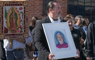 Procesión en honor al Obispo David O'Connell en Los Ángeles. Crédito: Arquidiócesis de Los Ángeles.