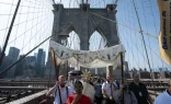 La Procesión Eucarística en el Puente de Brooklyn en Nueva York.