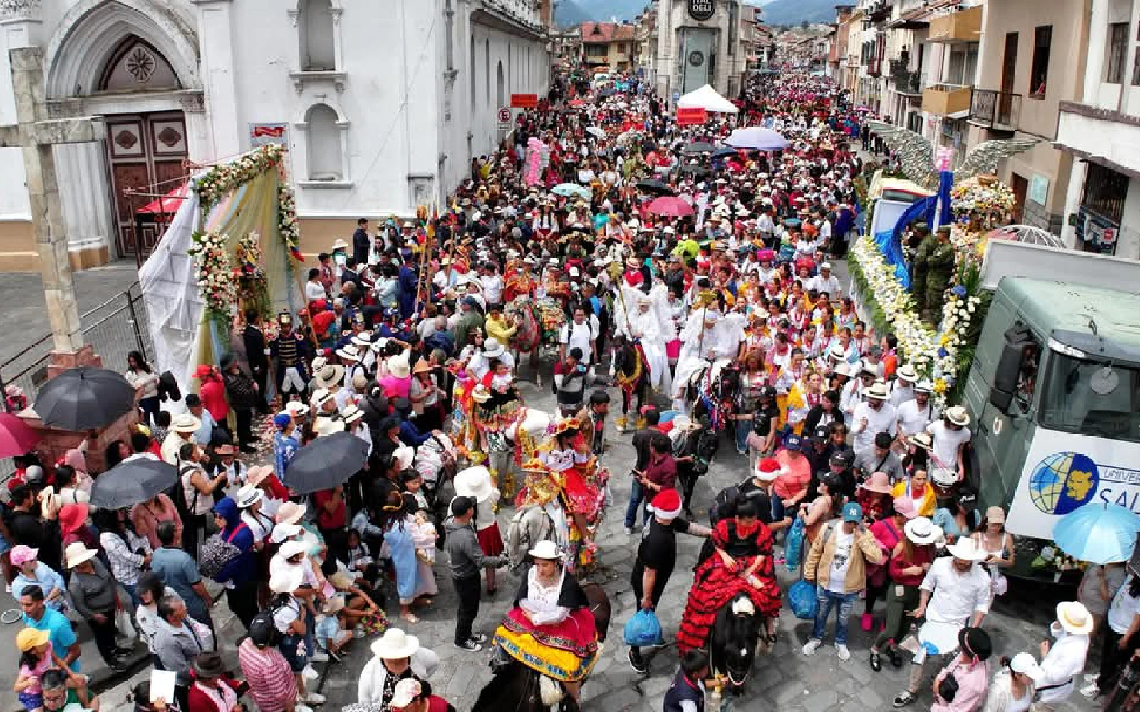 Miles de fieles llenan las calles de Cuenca en la colorida procesión del “Niño Viajero”, el 24 de diciembre de 2024.?w=200&h=150