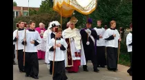 Arzobispo Paul Coakley de Oklahoma preside la procesión Eucarística el 21 de septiembre (Foto Archdiocese of Oklahoma City)
