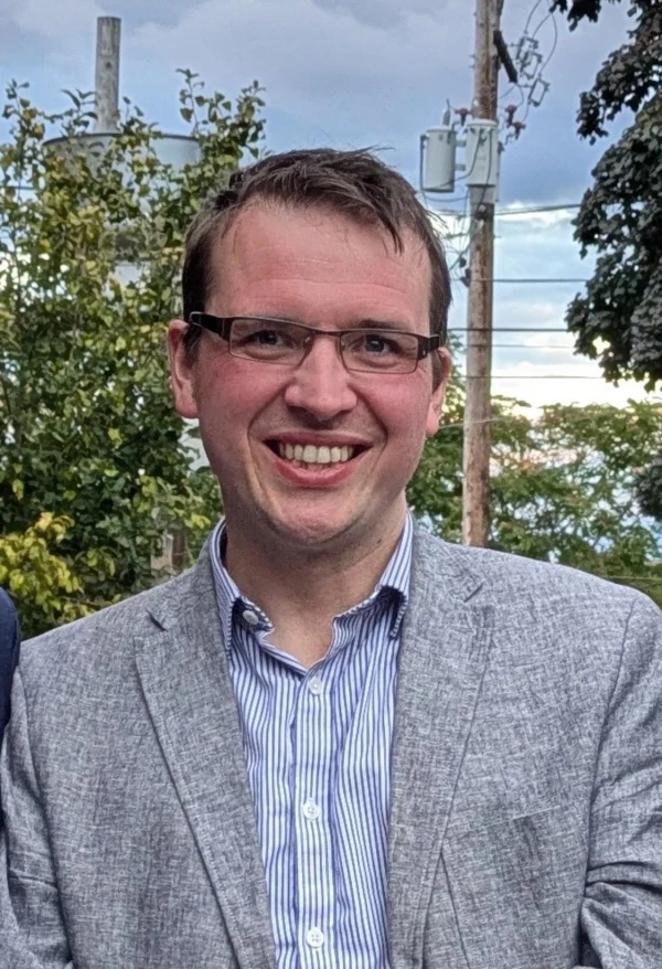 Stephen Bullivant es profesor de teología y sociología de la religión en la Universidad Católica St. Mary’s de Londres y coautor de un reciente informe que muestra que aproximadamente 700 clérigos y religiosos de la Iglesia de Inglaterra, la Iglesia en Gales y la Iglesia Episcopal Escocesa han sido recibidos en la Iglesia Católica desde 1992. Crédito: Cortesía de Stephen Bullivant.