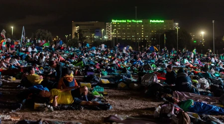 Más de un millón de jóvenes durmieron en la explanada de Tor Vergarta la noche del sábado 2 de agosto