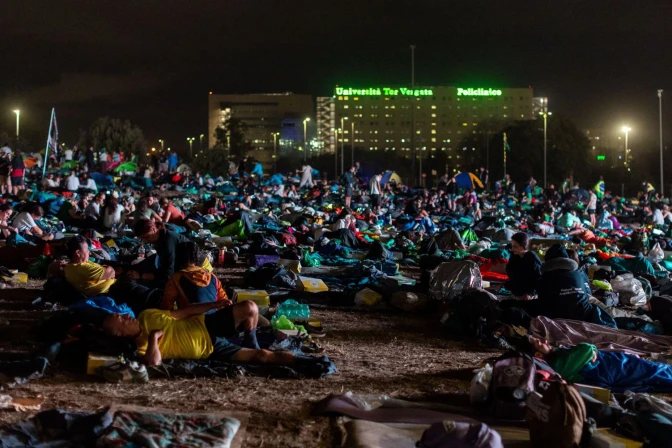Más de un millón de jóvenes durmieron en la explanada de Tor Vergarta la noche del sábado 2 de agosto