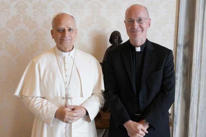 El Papa León XIV y James Martin