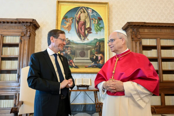 León XIV durante su encuentro con el presidente de Israel Isaac Herzog el 4 de septiembre