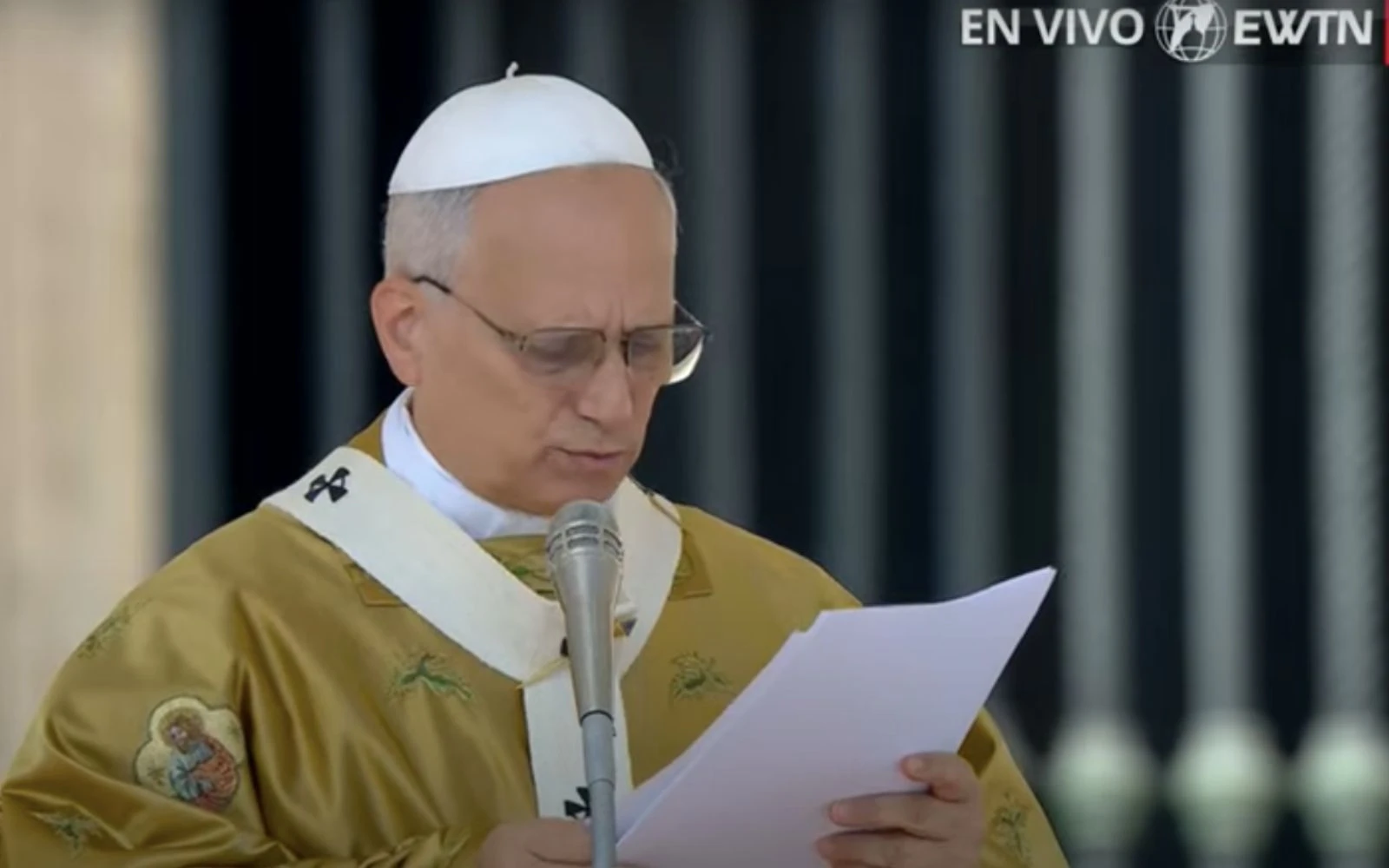 El Papa León XIV lee su homilía en la Misa de canonización de Frassati y Carlo Acutis | Crédito: Captura de pantalla EWTN