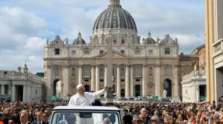 Imagen referencial del Papa León XIV en la Plaza de San Pedro