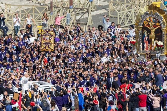 Procesión del Señor de los Milagros en Roma