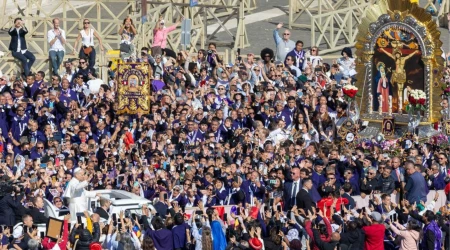 Procesión del Señor de los Milagros en Roma