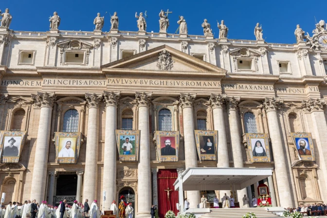 Fotografía de la Misa de canonización de 7 nuevos santos el domingo 19 de octubre