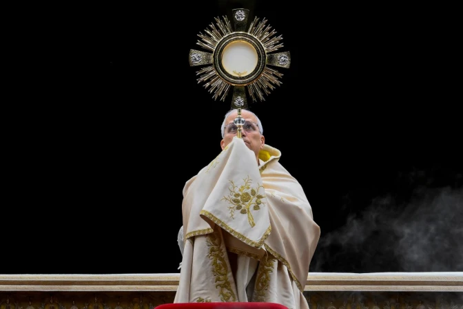 Imagen referencial del Papa León XIV durante la Vigilia y rezo del Rosario el 11 de octubre