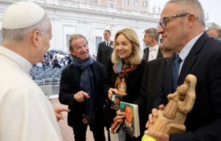 El equipo de Sólo Javier saluda al Papa León XIV Crédito: Vatican Media