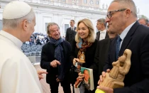 El equipo de Sólo Javier saluda al Papa León XIV