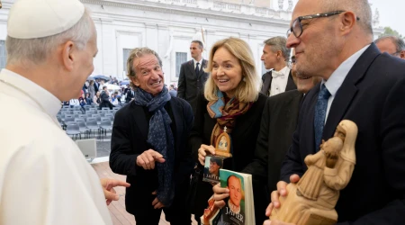 El equipo de Sólo Javier saluda al Papa León XIV