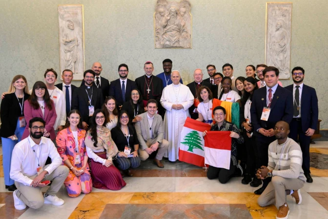 El Papa León XIV con los jóvenes de International Youth Advisory Body (IYAB)