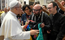 El P. Borre saluda al Papa León XIV durante el Jubileo