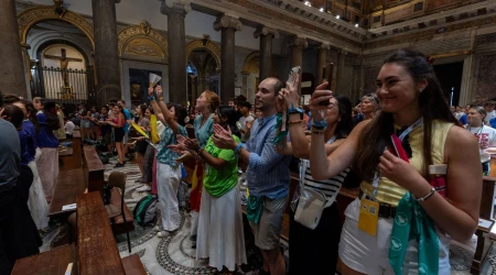 Jóvenes levantan su voz desde la Basílica de Santa María en Trastevere este 1 de agosto