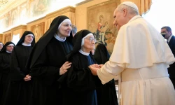 El Papa recibe a monjas agustinas de clausura en el Vaticano