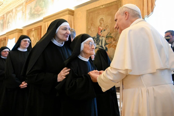 El Papa recibe a monjas agustinas de clausura en el Vaticano