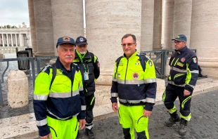 Miembros de Protección Civil en el Vaticano. Crédito: Victoria Cardiel / EWTN News.