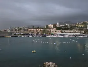 Un faro de fe: Construyen gigantesco Rosario flotante en ciudad costera en Líbano