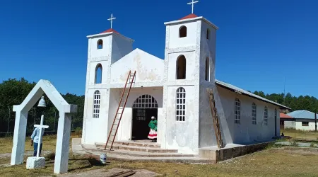 Reconstrucción del templo de Santa Anita en la sierra Tarahumara