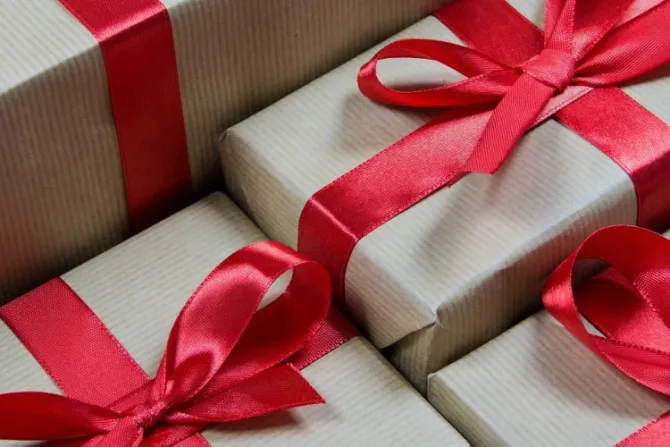 Profesor explica el sentido del regalo de Navidad: Expresa el don de la Encarnación