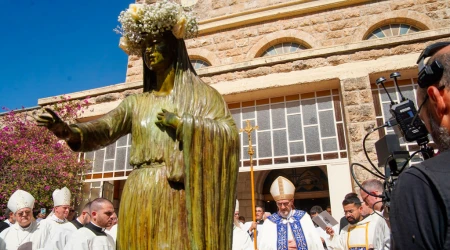Nuestra Señora Reina de Palestina en el santuario mariano de Deir Rafat en Tierra Santa.