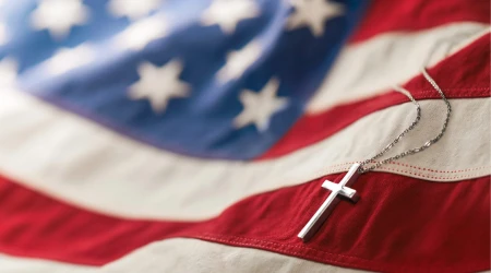 Bandera de Estados Unidos y cruz