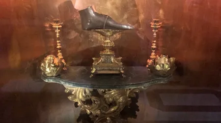 ¿Sabías que la reliquia del pie de María Magdalena se encuentra en Roma?