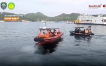 Operativo de rescate tras el naufragio de un barco en Indonesia en el que fallecieron 4 españoles de una familia.