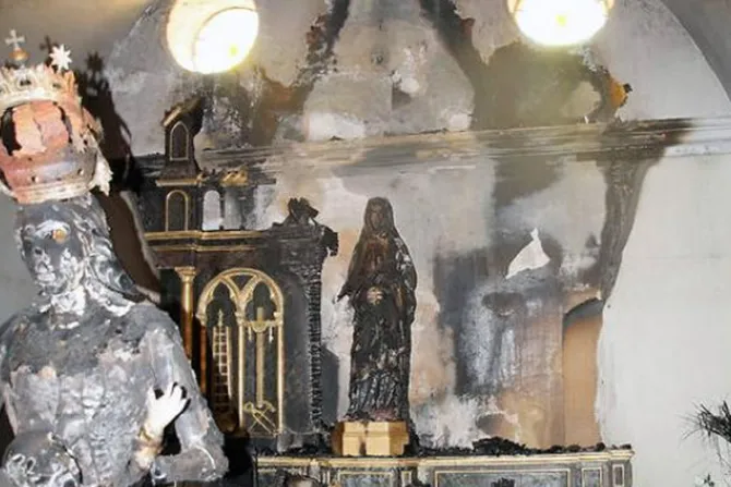 Deploran incendio provocado en iglesia de Navarra y detienen a presunto agresor 