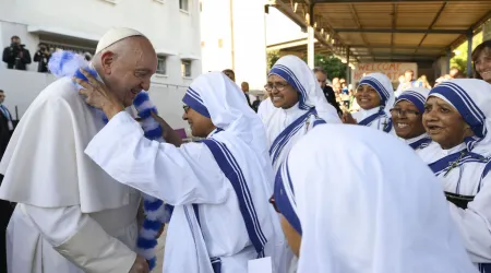 El Papa Francisco en la Casa de las Misioneras de la Caridad
