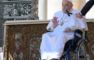 El Papa Francisco sacó fuerzas para decir unas breves palabras a los fieles el domingo Crédito: Vatican Media