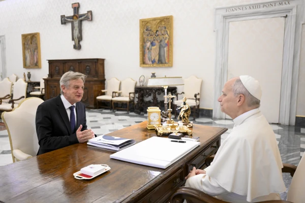El Papa y Scholz en la audiencia de este lunes. Crédito: Vatican Media