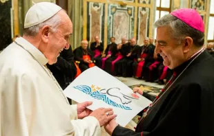 El Papa Francisco junto al Arzobispo Mons. José Rodríguez Carballo. Crédito: Conferencia Episcopal Española