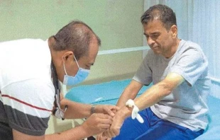 Mons. Rolando Álvarez en una de las nuevas fotos difundidas por la dictadura de Nicaragua. Crédito: Ministerio de Gobernación de Nicaragua.