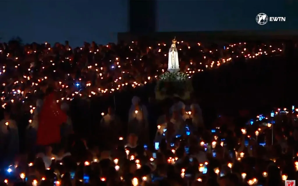 Una multitud reza en el Santuario de Fátima por la paz en el mundo?w=200&h=150