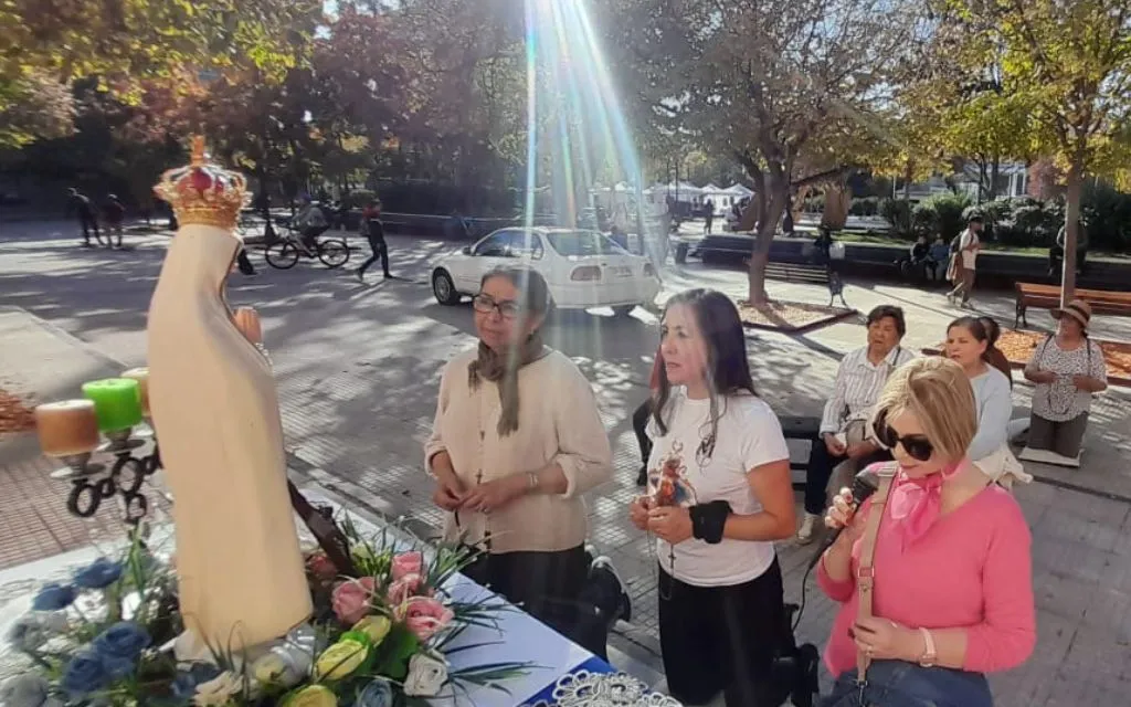 Mujeres rezando el rosario?w=200&h=150