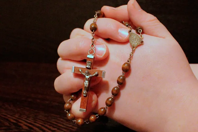 Abrazar el Santo Rosario ha sido un gran viaje, dice mujer que se convirtió al catolicismo