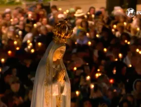 Así fue el Rosario y la multitudinaria procesión de las velas en el Santuario de Fátima